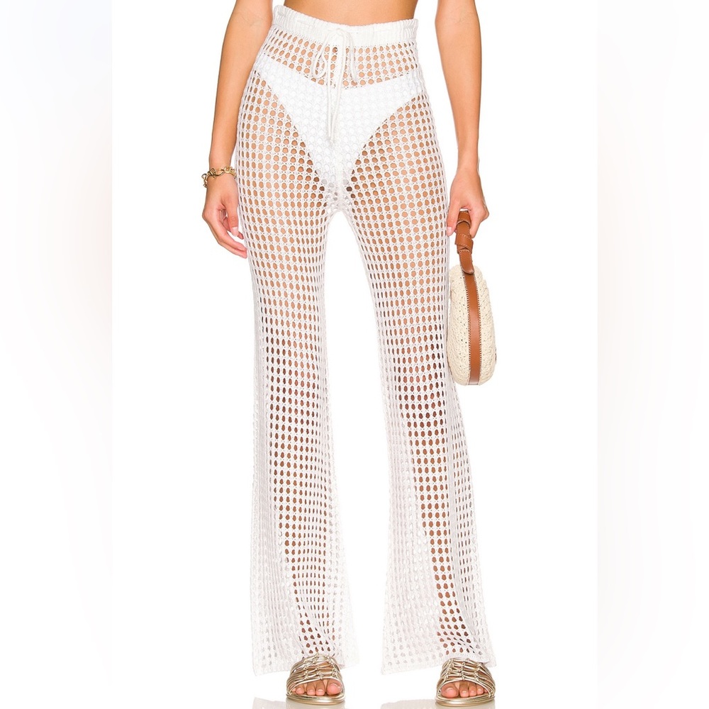 Superdown crochet pant in white there’s a hole on the right side of leg